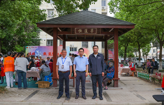W88优德建设、莲塘社区、朱书记恒莲亭合影1.jpg